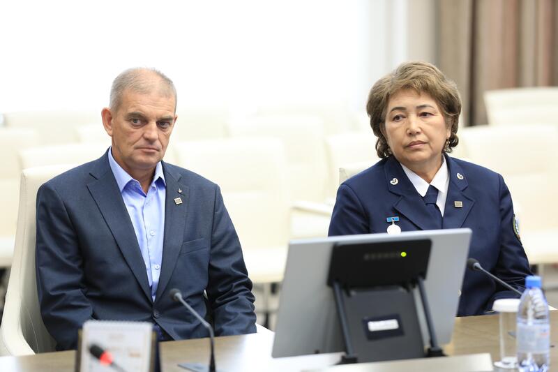 Работникам железнодорожной отрасли вручили государственные награды