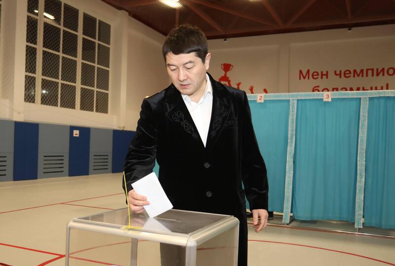 Аким Мангистауской области Нурдаулет Килыбай проголосовал на республиканском референдуме