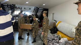 В Алматы курсанты военного вуза помогли погрузить 10 тонн гуманитарной помощи