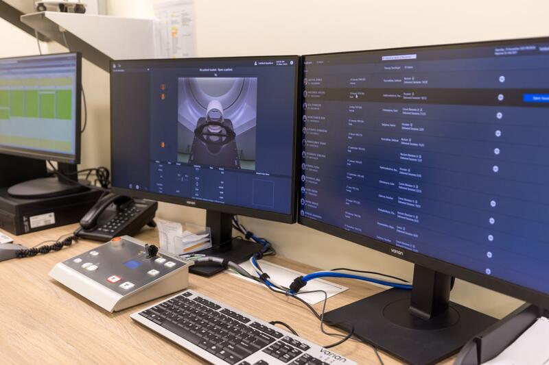 Олжас Бектенов проверил реализацию поручений Президента по развитию передовых технологий в медицине