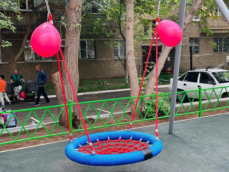 В день защиты детей 10 новых дворов открыли в столичном районе Байконыр