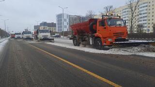 Мокрый снег и дождь: тысячи коммунальщиков заняты в снегоуборочных работах в Астане