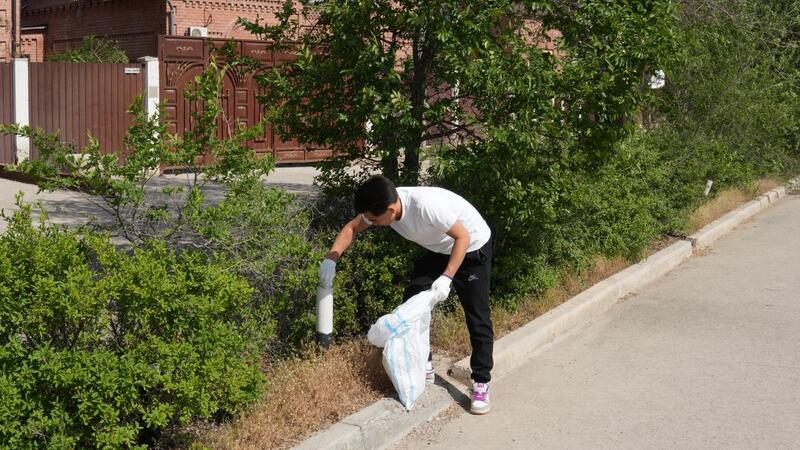 В Атырау впервые прошла экологическая акция «ECO Plogging»