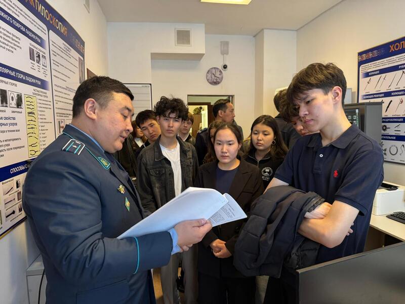 Год рабочих профессий: экскурсию по аэропорту организовали для столичных школников