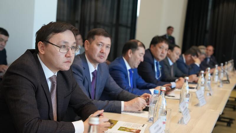 Рассмотрены актуальные вопросы развития племенного животноводства