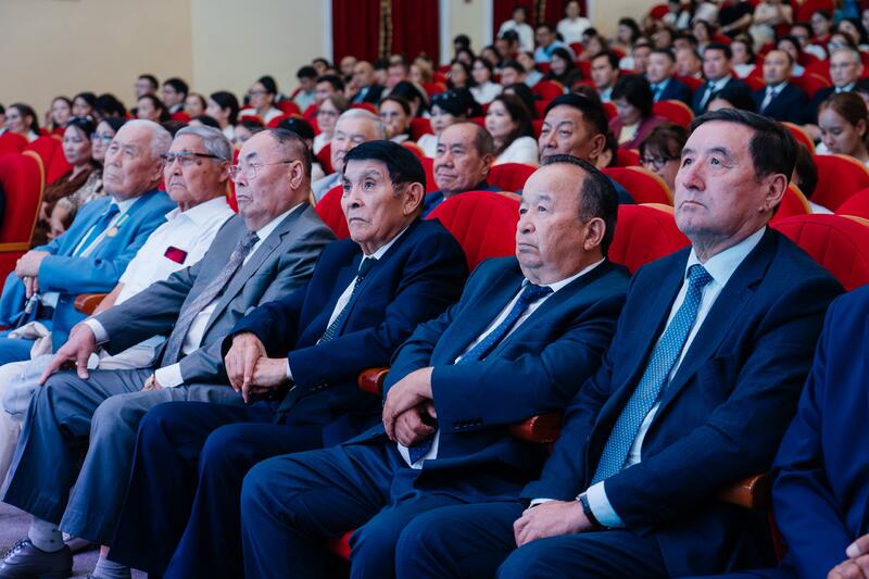 В Атырау отметили День государственного служащего