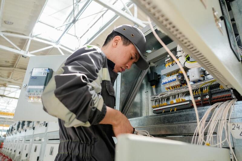 «Путь в профессию: от колледжа к производству»: молодежь столицы провела встречу на электротехническом заводе