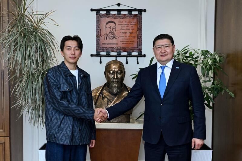 Аким области встретился с travel-блогером Дастаном Мухамедрахымом
