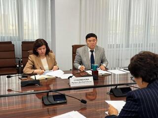 Профсоюзы должны усиливать общественный контроль в области защиты прав и статуса педагогов — министр просвещения Жулдыз Сулейменова