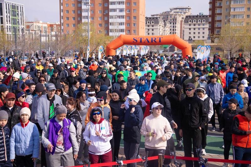 «Таза Қазақстан»: около 1200 человек приняли участие в акции по уборке территории на открытии бегового сезона в Астане