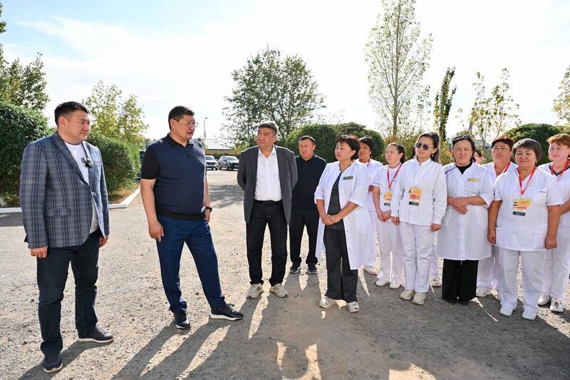 Аксуатская районная больница получила новые медицинские автомобили