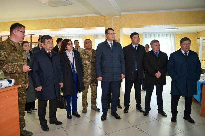В Астане депутаты Сената Парламента посетили военный госпиталь