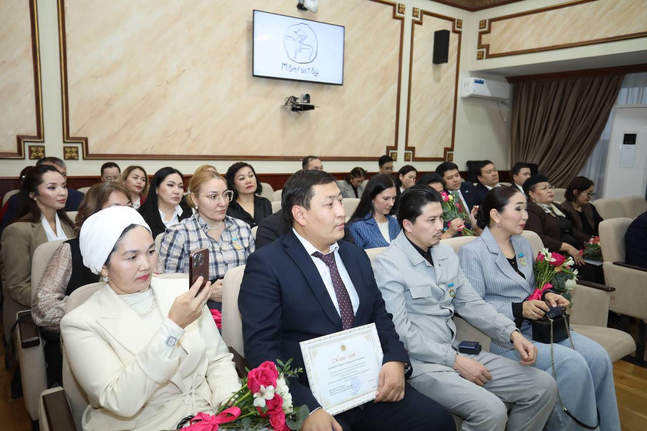 Аким Мангистауской области обсудил конституционные реформы РК с представителями культуры и СМИ