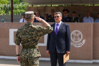 В СКО наградили полицейских, курсантов и военных, участвовавших в противопаводковых мерах