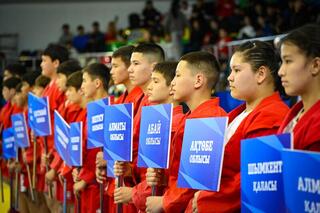 Сильнейших юных самбистов страны определяют в Актобе: турнир открывает дорогу на международную арену
