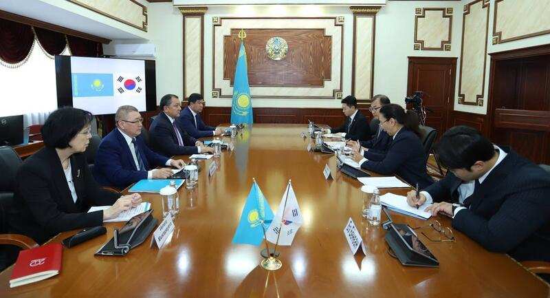 Нурлан Ногаев встретился с послом Кореи в Казахстане