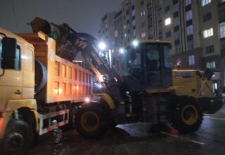 Свыше тысячи единиц спецтехники задействуют в снегоуборке ночью в Астане