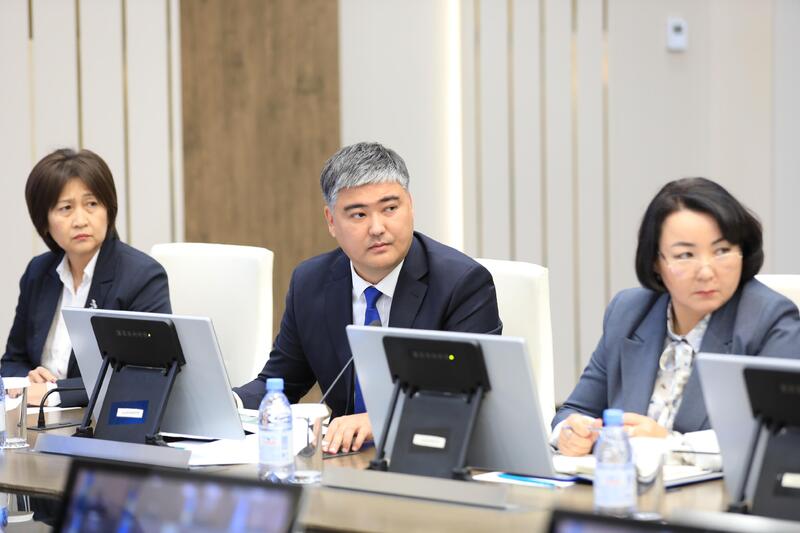 Аким области взял на контроль вопрос выплаты зарплат врачам