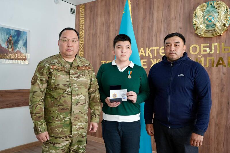Актюбинские граждане награждены за спасение ребенка