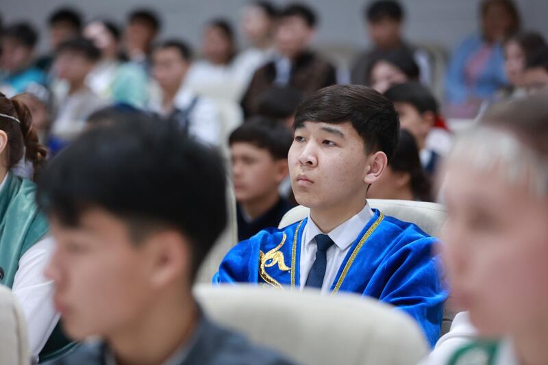 Ербол Карашукеев встретился с финалистами второго сезона «Ой шебері»