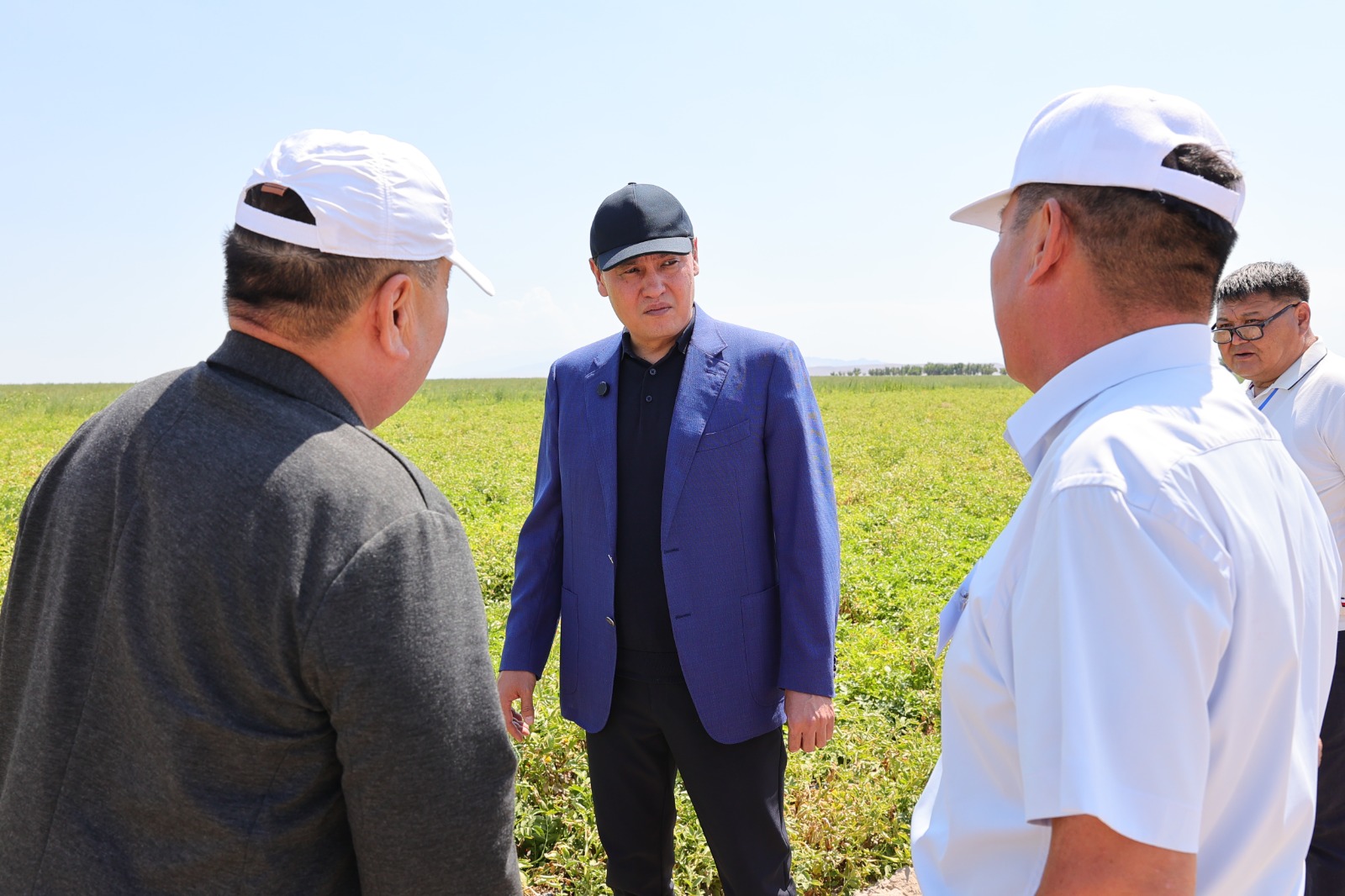 Ербол Қарашөкеев Жамбыл ауданындағы әлеуметтік және инфрақұрылымдық жобалардың барысын тексерді