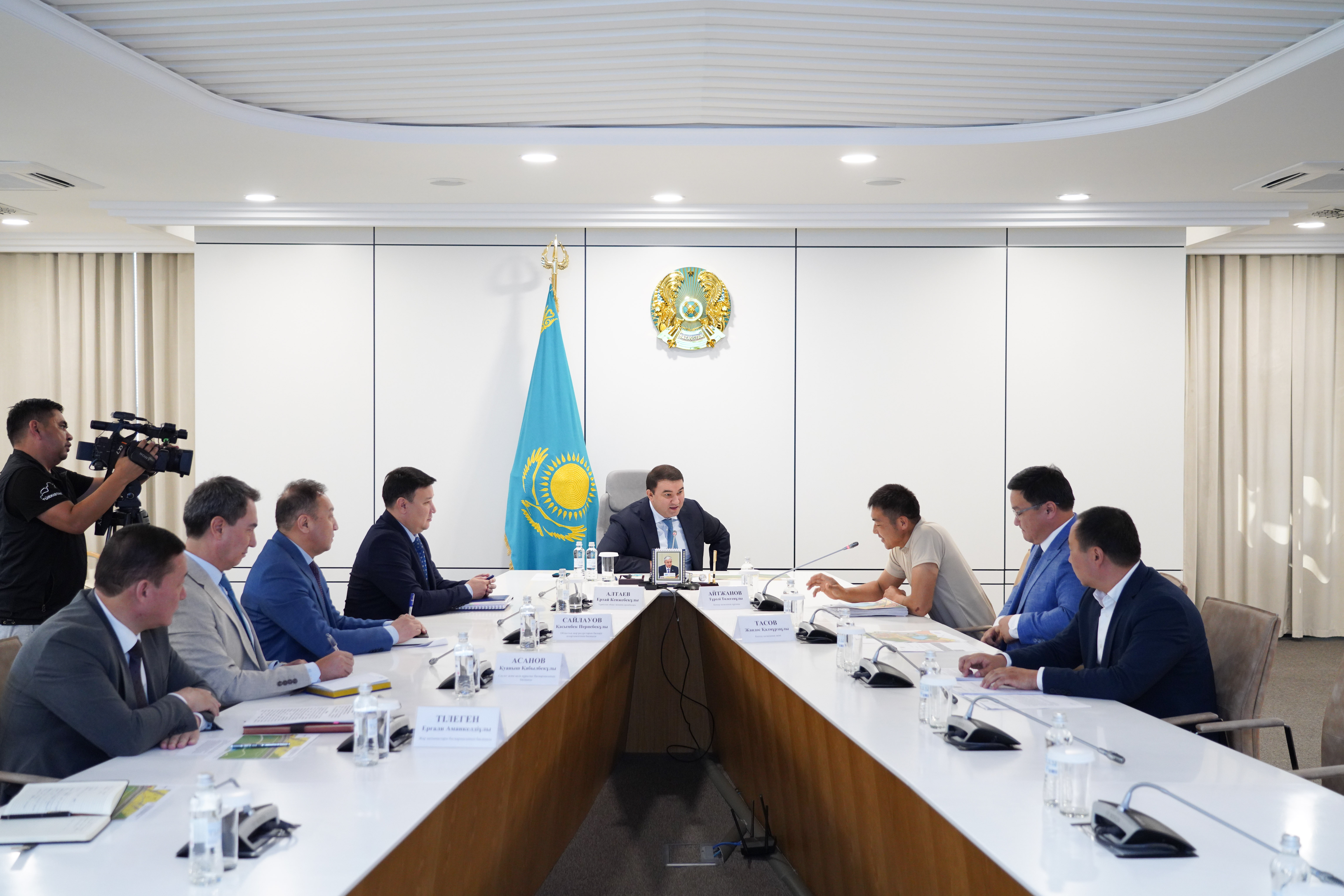 АКИМ ОБЛАСТИ НУРАЛХАН КУШЕРОВ ЛИЧНО ПРИНЯЛ ЖИТЕЛЯ КЕНТАУ И РАЗЪЯСНИЛ ПУТИ РЕШЕНИЯ ЕГО ПРОБЛЕМЫ