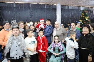 В Талдыкоргане прошла новогодняя елка для детей с инвалидностью