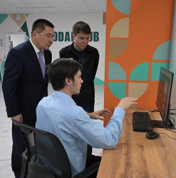Асаин Байханов посетил региональный Pavlodar Hub и ознакомился с ходом развития IT-экосистемы региона