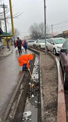 Во время выпадения осадков в Алматы задействуют 52 мобильные бригады коммунальных служб