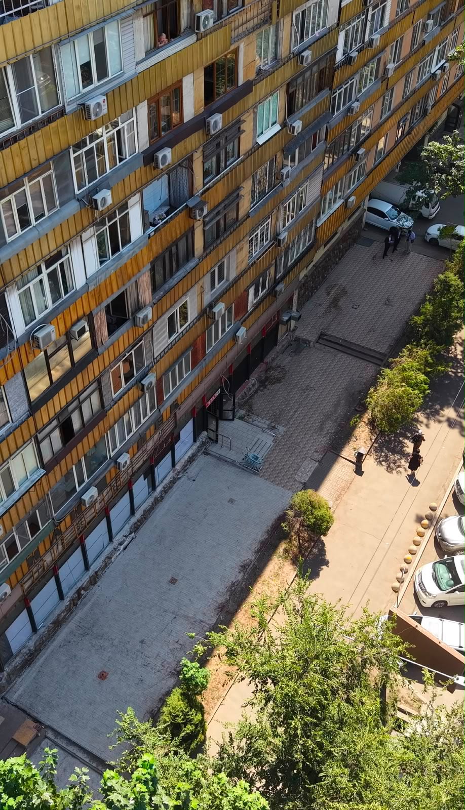 Алматының орталығындағы супермаркетке салынған қосымша құрылыс сот шешімімен бұзылды