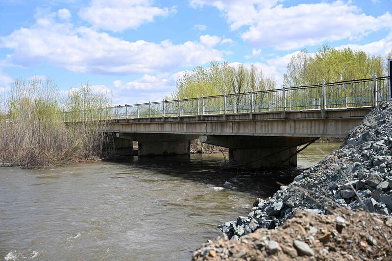 Аким области ознакомился с состоянием моста через реку Талменка в Кокпектинском районе