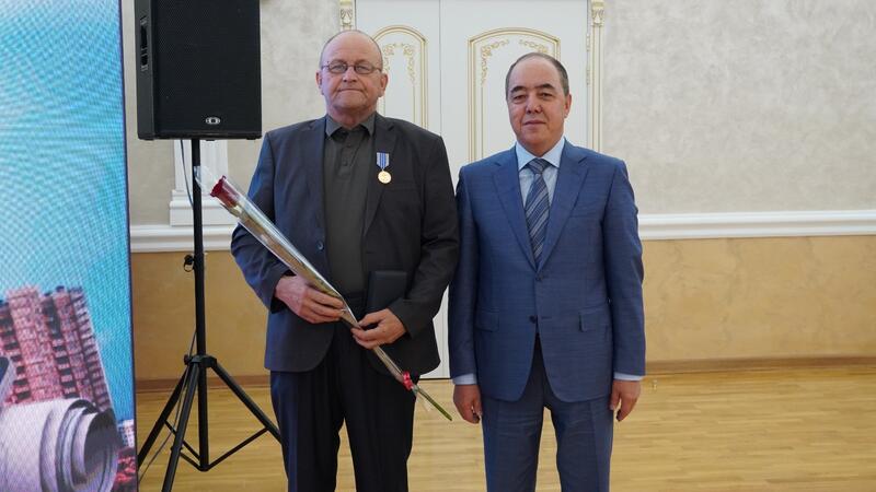 В ЗКО отметили День строителя: аким области наградил лучших представителей отрасли