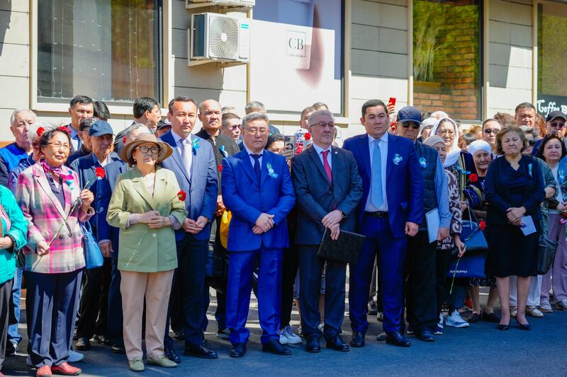 Мемориальную доску ветерану ВОВ Нажикену Капышеву установили в Астане