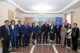 Председатель Высшего Судебного Совета Дмитрий Малахов представил коллективу Академии правосудия нового ректора — Мусина Каната Калкамановича, назначенного распоряжением Председателя Совета