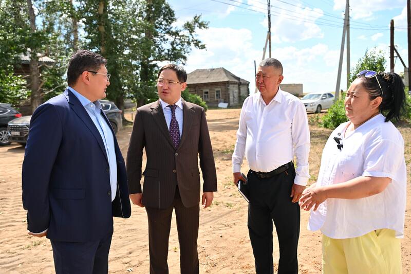 Аким области встретился с семьёй, переехавшей в Бескарагайский район