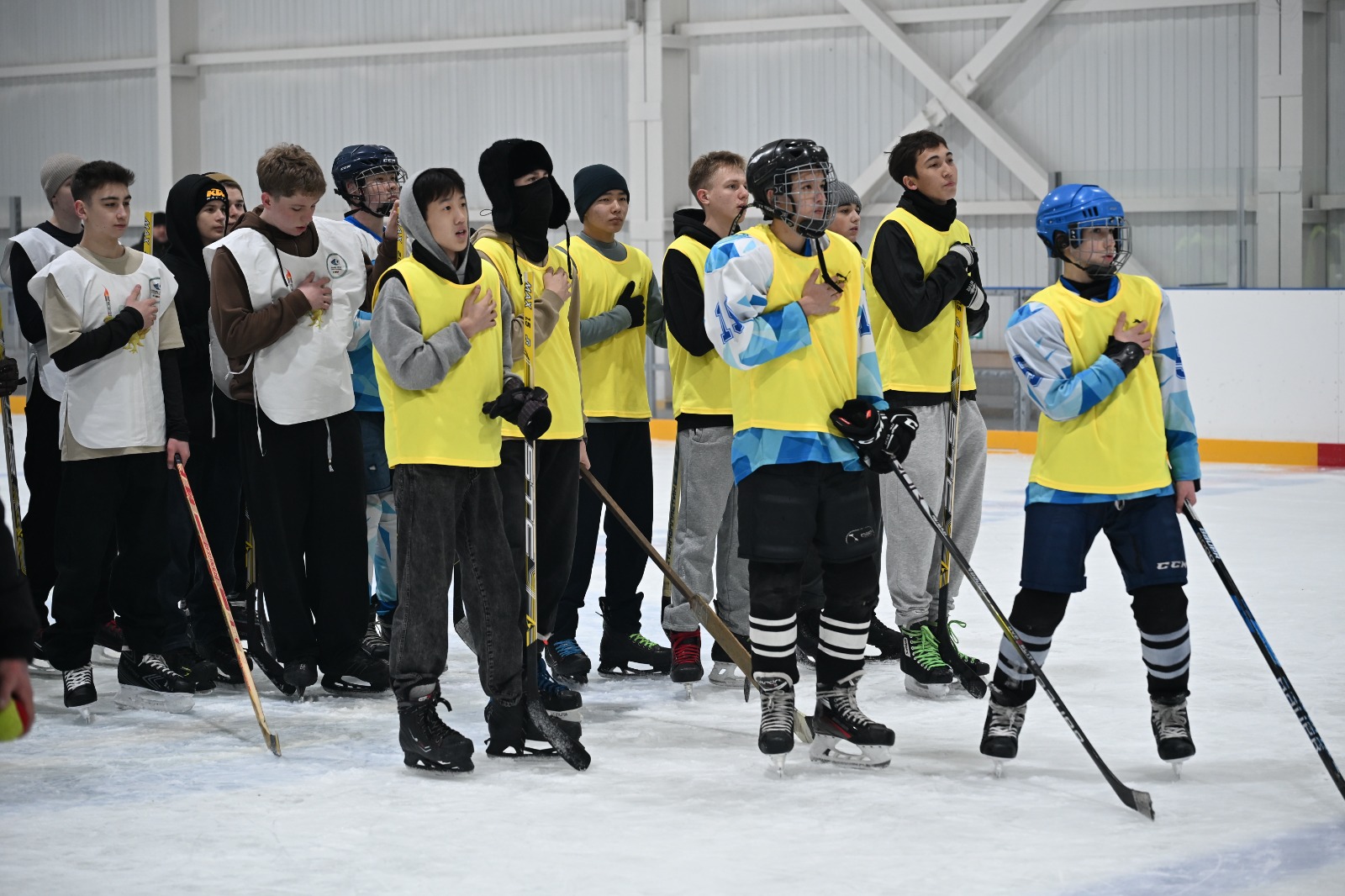 В Талдыкоргане прошёл открытый чемпионат по хоккею с шайбой среди подростков