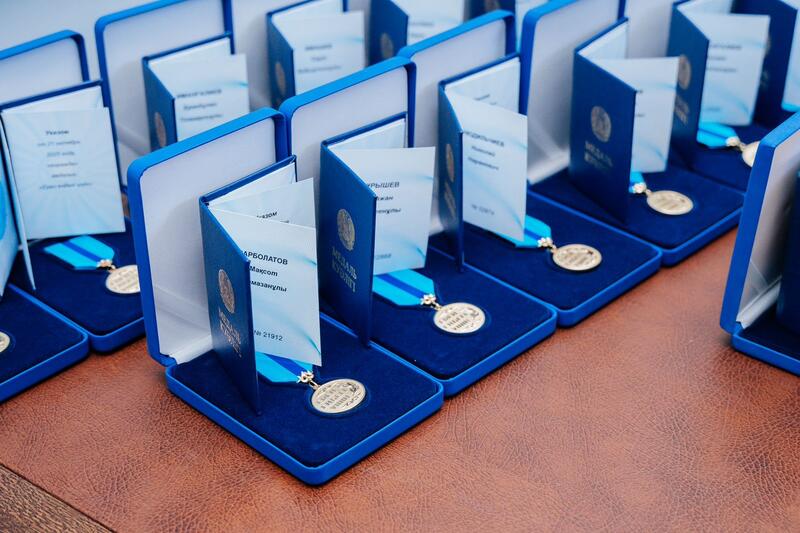 В Западно-Казахстанской области ко Дню Республики вручены государственные награды