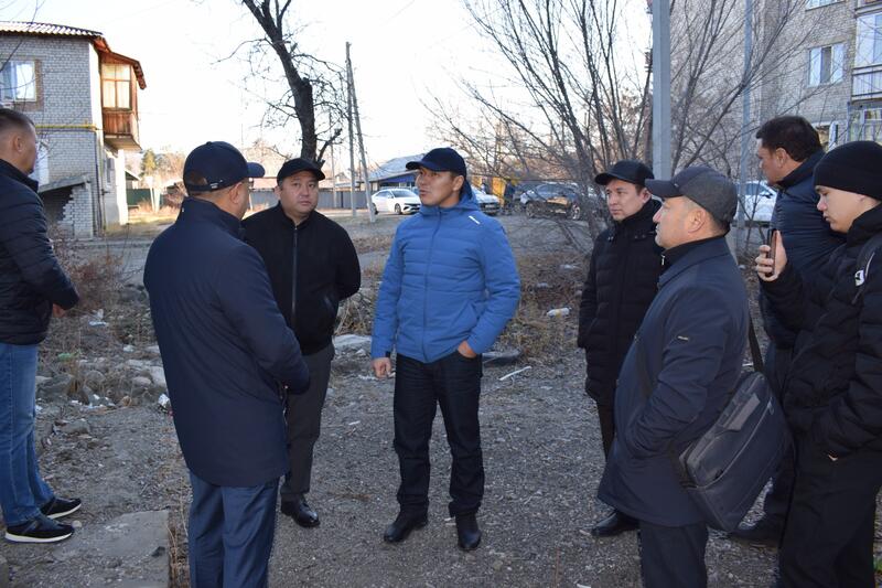Аким города Ернат Бәзіл ознакомился с состоянием аварийных домов
