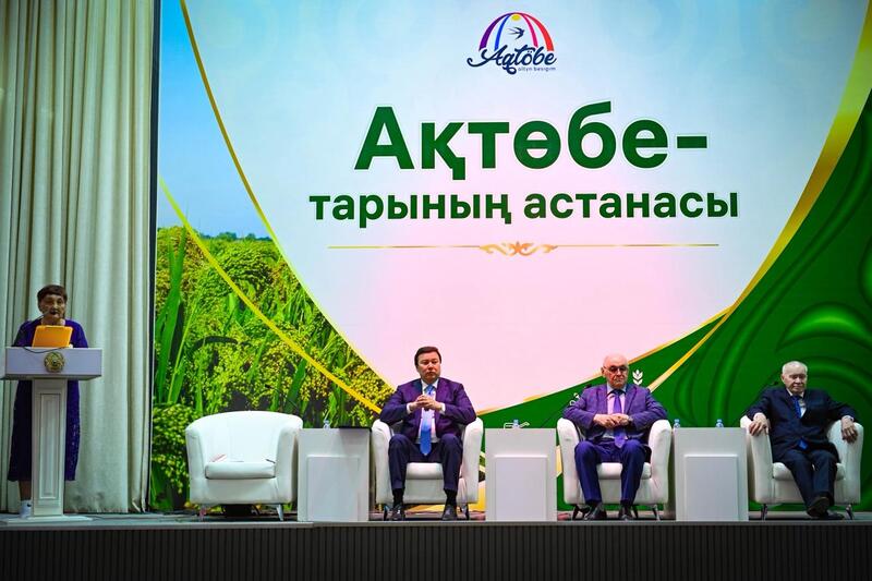 28 мая в рамках TARY FEST в Актюбинском высшем аграрно-техническом колледже имени Ш. Берсиева состоялись церемония возложения цветов к памятнику прославленного хлебороба Шыганака Берсиева и научно-практическая конференция «Ақтөбе – тарының астанасы»
