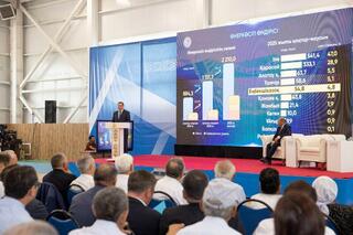 Марат Султангазиев встретился с жителями Енбекшиказахского района и посетил ключевые объекты АПК