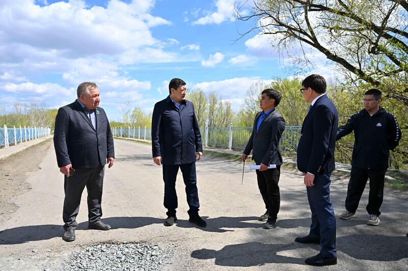 Аким области ознакомился с состоянием моста через реку Талменка в Кокпектинском районе