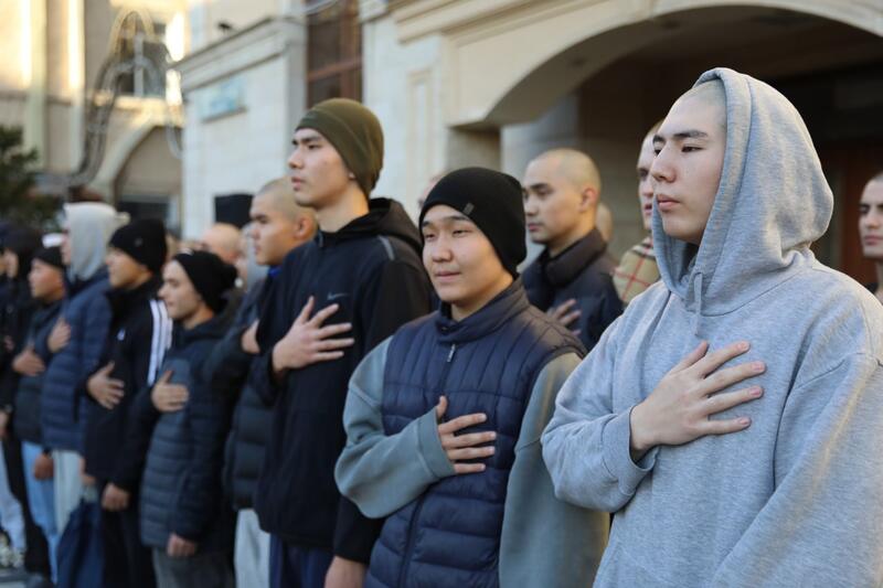 Столичные новобранцы отправились на службу в Десантно-штурмовые войска