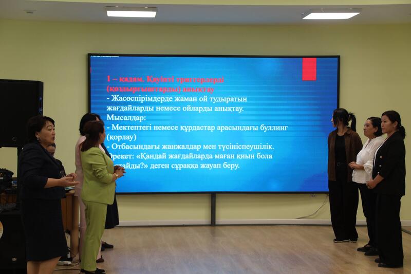 Более 360 специалистов повысили квалификацию по работе с детьми-сиротами