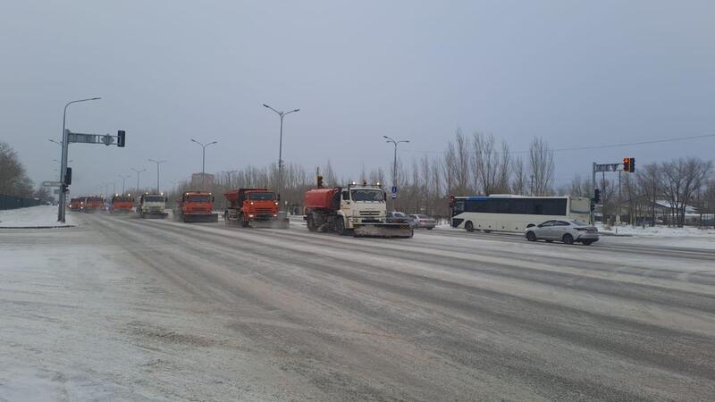 Более 1 300 единиц спецтехники задействованы в снегоуборке в Астане