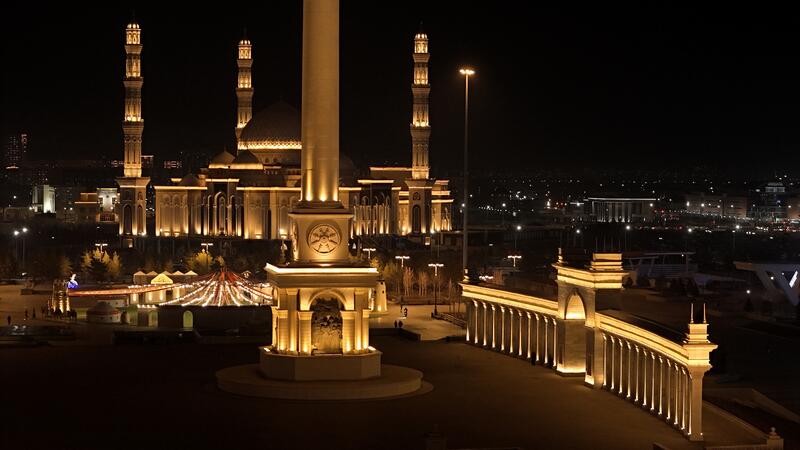 Более 50 объектов столицы поддержали акцию «Час Земли» и отключили подсветку