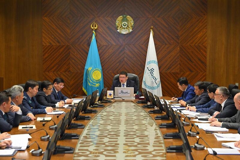 Рассмотрены вопросы реализации государственной молодежной политики и развития массового спорта в регионе