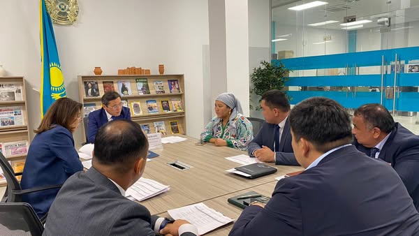 ЗАМЕСТИТЕЛЬ АКИМА ТУРКЕСТАНСКОЙ ОБЛАСТИ ВЫСЛУШАЛ ОБРАЩЕНИЯ ЖИТЕЛЕЙ