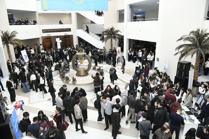 В Астане прошла очередная ярмарка вакансий для молодежи