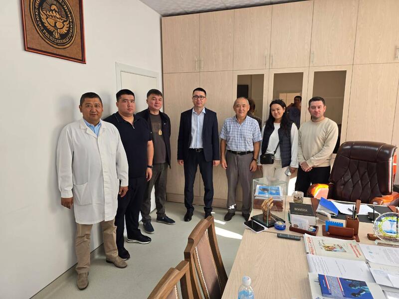 Казахстанские хирурги провели в Бишкеке ряд сложных операций