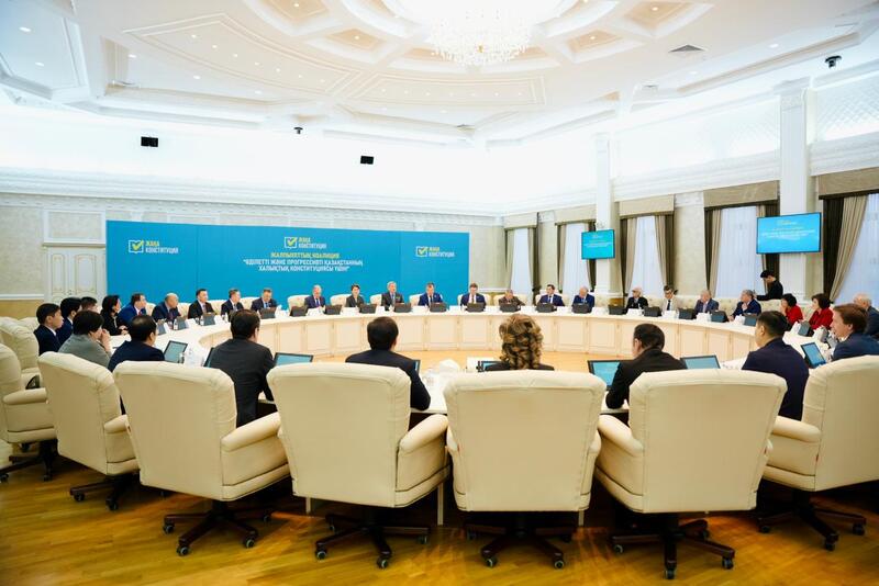 В Уральске представители Общенациональной коалиции обсудили проект новой Конституции с интеллигенцией и гражданским обществом